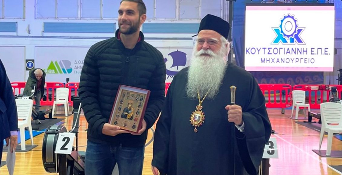 o-Μητροπολίτης-Δημητριάδος-βράβευσε-τον-χρυσό-Ολυμπιονίκη-Στέφανο-Ντούσκο