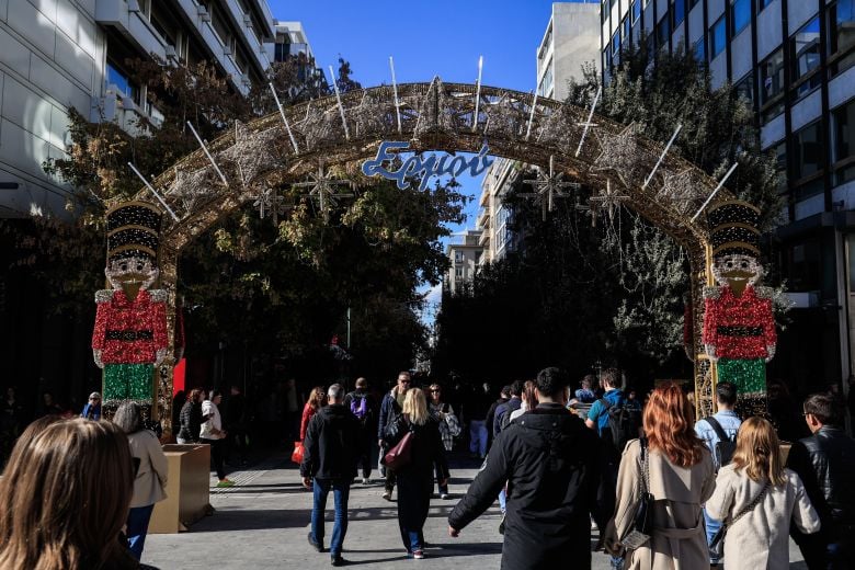 Ανοικτά-τα-καταστήματα-σήμερα,-σε-ρυθμούς-εορταστικού-ωραρίου-η-κυριακάτικη-αγορά