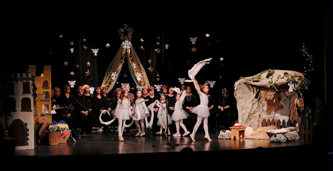 Ο-Μητροπολίτης-Βεροίας-στη-Χριστουγεννιάτικη-γιορτή-του-Λυκείου-Ελληνίδων-Ναούσης