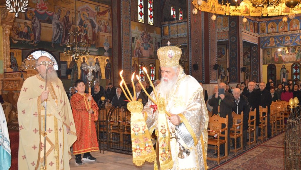 Στον-Ιερό-Ναό-Μεταμορφώσεως-του-Σωτήρος-Χριστού-στο-Κορδελιό-ιερούργησε-ο-Μητροπολίτης-Νεαπόλεως
