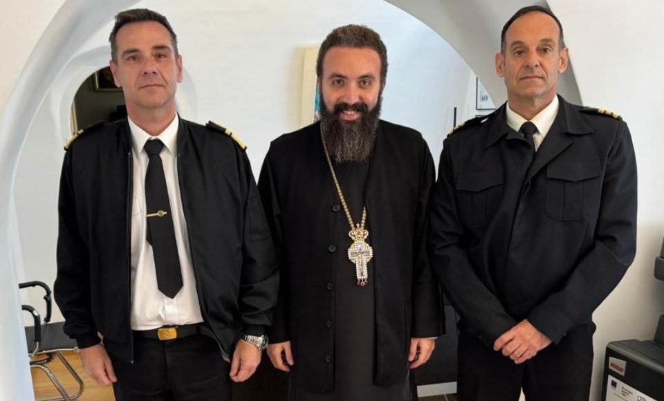Επίσκεψη-του-Υποναυάρχου-Γεωργίου-Χατζηγεωργίου-του-Λιμενικού-Σώματος-στα-γραφεία-της-Ιεράς-Μητροπόλεως-Ύδρας