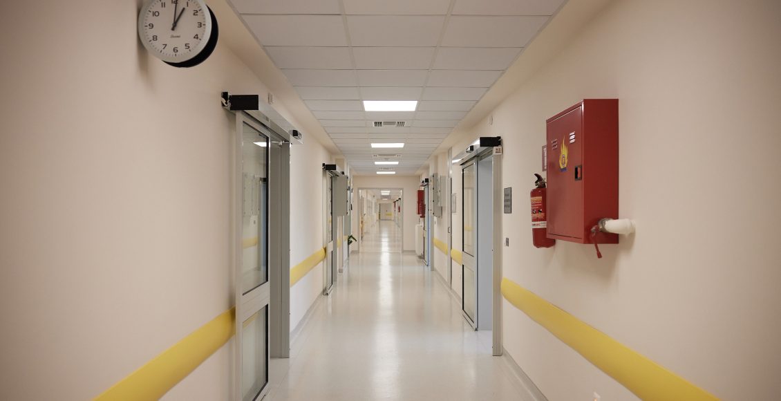 Αίγιο:-Νεκρός-ο-44χρονος-μποξέρ-που-επιτέθηκε-σε-γιατρό-–-Τον-βρήκαν-σπίτι-του,-αναίσθητο