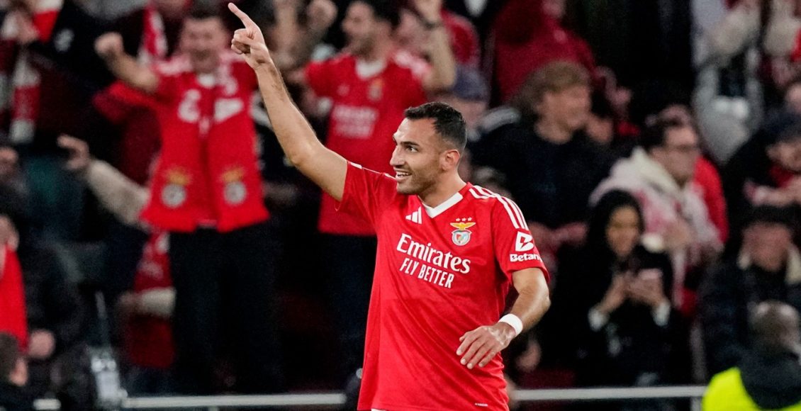 Γράφει-ιστορία-ο-Παυλίδης-στη-Μπενφίκα:-Ισοφάρισε-ρεκόρ-του-θρυλικού-Εουσέμπιο-με-χατ-τρικ