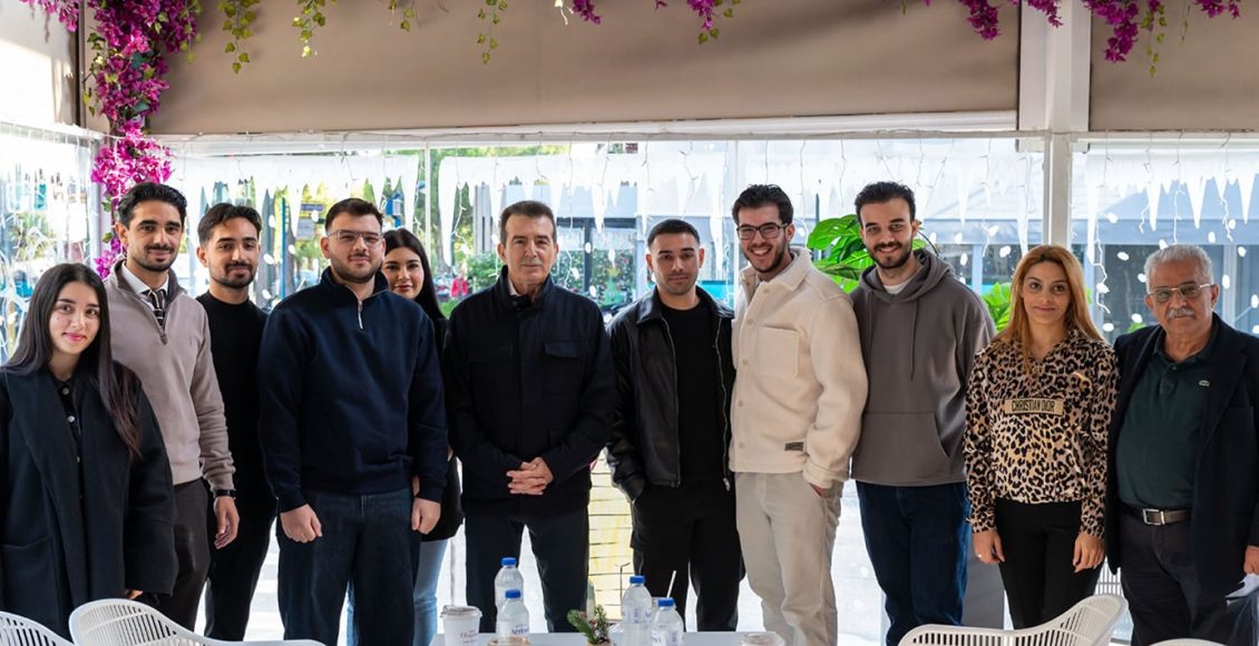 Χρυσοχοΐδης-σε-νέους-Ρομά-της-Αγίας-Βαρβάρας:-«Είστε-το-παράδειγμα-που-μπορεί-να-αλλάξει-την-κοινωνία»