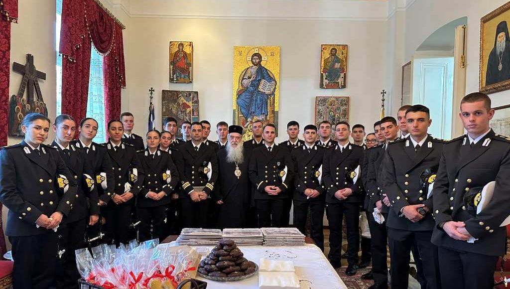 Επίσκεψη-Πρωτοετών-Δοκίμων-Σημαιοφόρων-ΛΣ.-στον-Μητροπολίτη-Σάμου