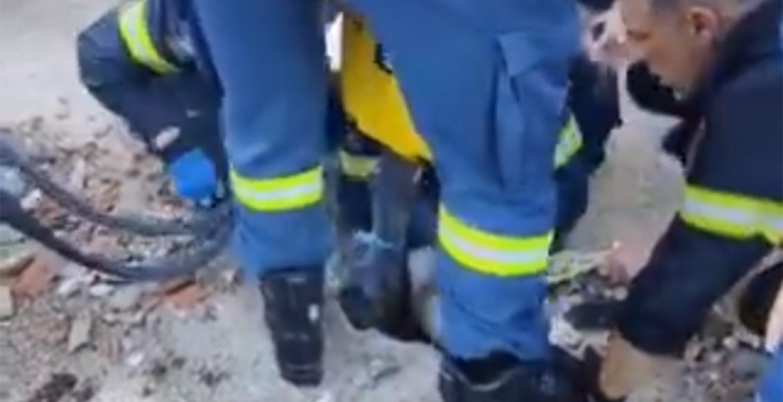 Με-«χειρουργικές-κινήσεις»-πυροσβέστες-διασώζουν-δίχρονο-αγόρι-που-έπεσε-σε-βόθρο-στη-Λευκάδα