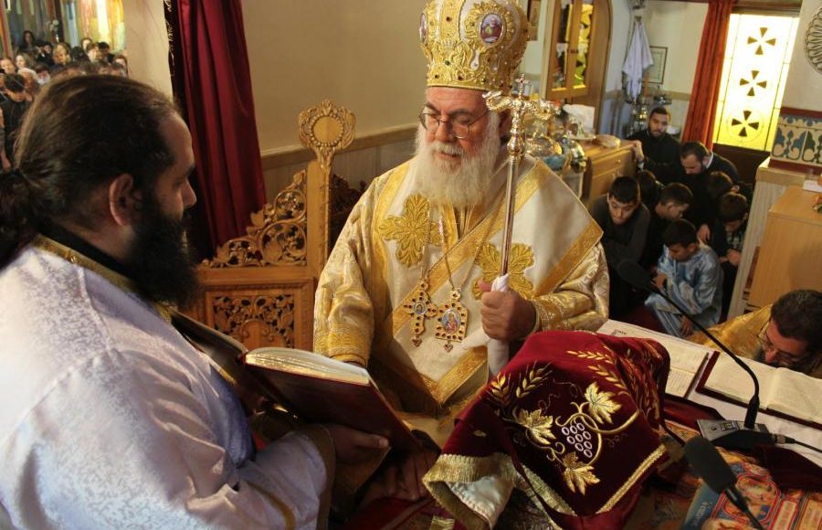 Πανηγυρική-Θεία-Λειτουργία-και-χειροτονία-στον-Άγιο-Σπυρίδων-Καματερού