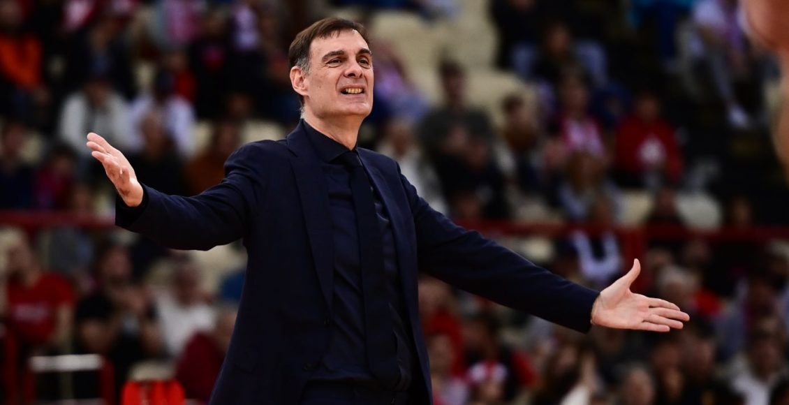 Έξαλλος-ο-Μπαρτζώκας,-έβαλε-τις-φωνές-σε-παίκτη-–-Φέρνει…-Μήτογλου-ο-Ολυμπιακός