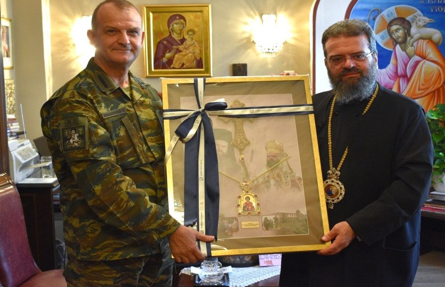 Επίσκεψη-του-Διοικητή-της-Ανώτατης-Στρατιωτικής-Διοίκησης-Θράκης-στον-Μητροπολίτη-Μαρωνείας