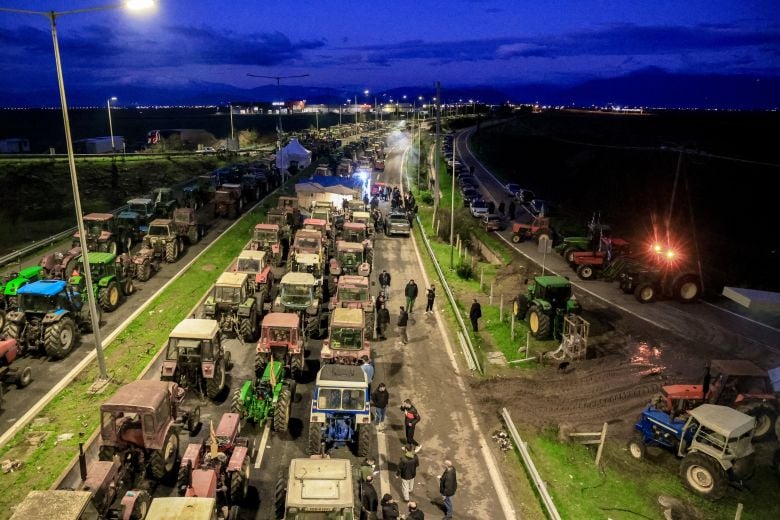 Κλειστό-το-τελωνείο-των-Ευζώνων-και-τα-διόδια-των-Μαλγάρων-από-τα-μπλόκα-των-αγροτών