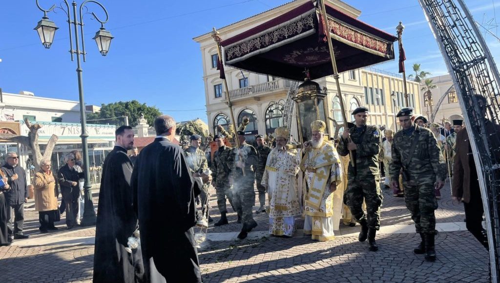 Μεγαλοπρεπής-λιτανεία-του-Ιερού-Σκηνώματος-του-Πολιούχου-Αγίου-Διονυσίου-στη-Ζάκυνθο