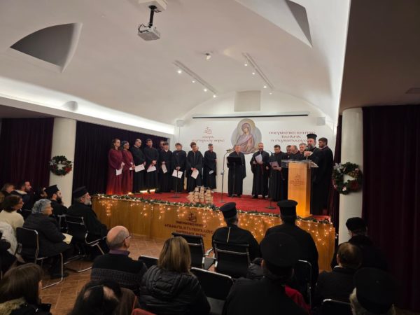 Ο-Μητροπολίτης-Θήρας-για-σπουδαιότητα-της-βυζαντινής-μουσικής-στη-λατρευτική-ζωή-της-Εκκλησίας