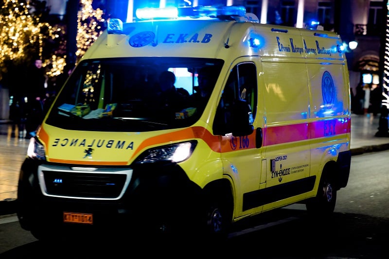 Σοβαρό-τροχαίο-στη-Βασιλίσσης-Σοφίας-–-Φορτηγάκι-συγκρούστηκε-με-μηχανή