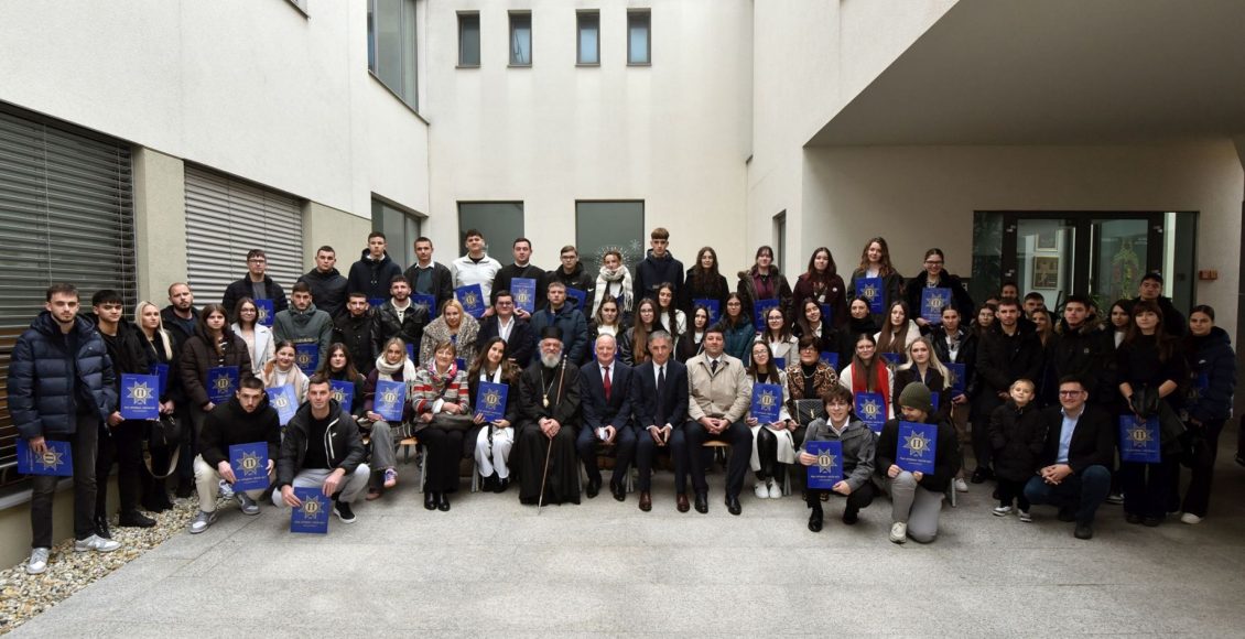 Απονεμήθηκαν-135-υποτροφίες-σε-μαθητές-και-φοιτητές:-Ο-Πατριάρχης-Σερβίας-είναι-ένας-από-τους-μεγαλύτερους-δωρητές