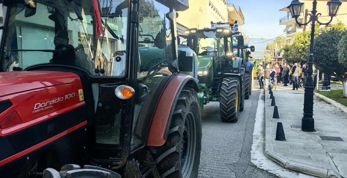 Μηχανοκίνητη-πορεία-στο-Μεσολόγγι-από-τους-αγρότες-της-Αιτωλοακαρνανίας-–-Απέκλεισαν-το-κτήριο-της-Περιφέρειας-–-ertnews.gr