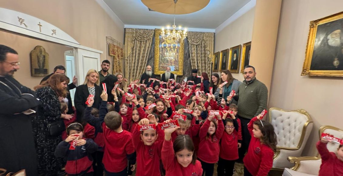 Χριστουγεννιάτικα-Κάλαντα-από-παιδιά-στον-Πειραιώς-Σεραφείμ