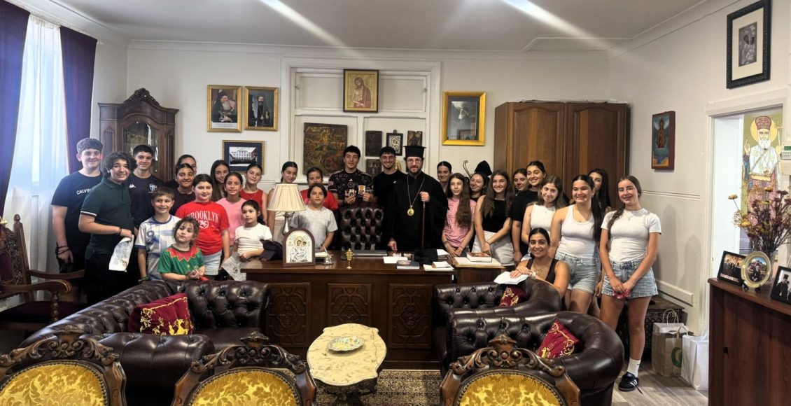 Μαθητές-έψαλαν-τα-Χριστουγεννιάτικα-κάλαντα-στον-Επίσκοπο-Αδελαΐδος-Σιλουανό