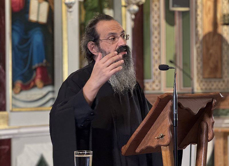 Πρωτοπρεσβύτερος-π.-Σπυρίδων-Βασιλάκος:-«Κάθε-μέρα-Χριστούγεννα»