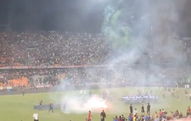 Χάος-στην-Κολομβία:-59-τραυματίες-και…-120-κιλά-φωτοβολίδες,-κροτίδες-και-ρουκέτες