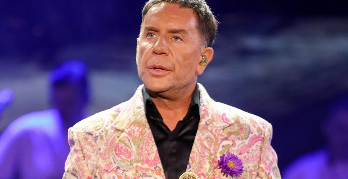 Υπόθεση-Μαζωνάκη:-«Η-καταγγελία-αφορά-στην-πρόταση-ενός-ενήλικα-σε-έναν-άλλον-ενήλικα-για-να-συνευρεθούν-σεξουαλικά»-είπε-ο-δικηγόρος-του-τραγουδιστή