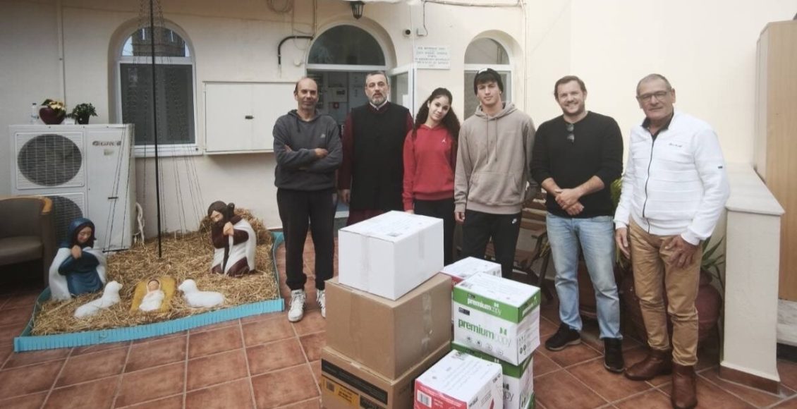 Χειρονομία-αγάπης-μαθητών-και-εκπαιδευτικών-του-3ου-Γυμνασίου-Σύρου