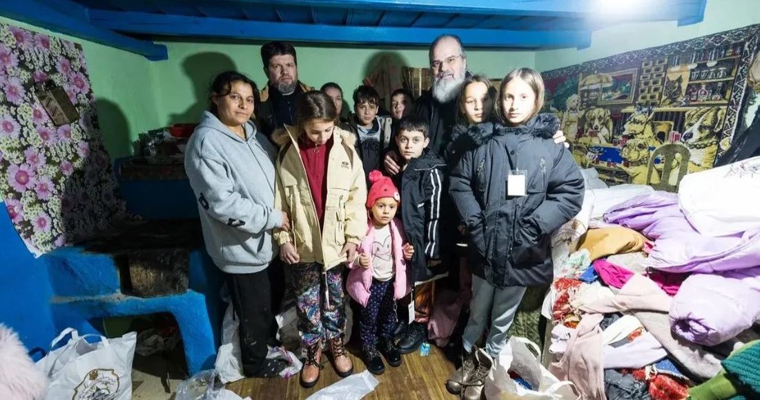 Πάνω-από-2.000-παιδιά-επωφελήθηκαν-από-το-καραβάνι-«Χριστουγεννιάτικα-Δώρα»-της-Επισκοπής-Χουσίου