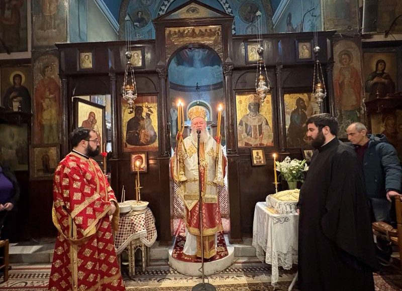 Επισκέψεις-προς-μαθητές-και-νέους-και-λειτουργικές-συνάξεις-από-τον-Μητροπολίτη-Χαλκίδος