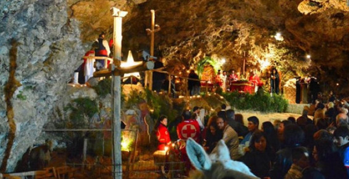 Χριστουγεννιάτικη-Θεία-Λειτουργία-στο-σπήλαιο-της-Μαραθοκεφάλας