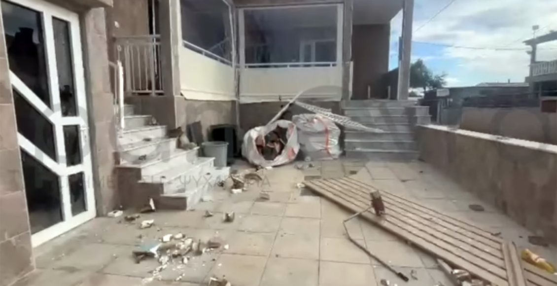 Στο-νοσοκομείο-μετά-από-ξυλοδαρμό-ο-παππούς-του-3χρονου-που-πέθανε-από-ασιτία-στην-Αλεξανδρούπολη-–-Του-έσπασαν-το-σπίτι