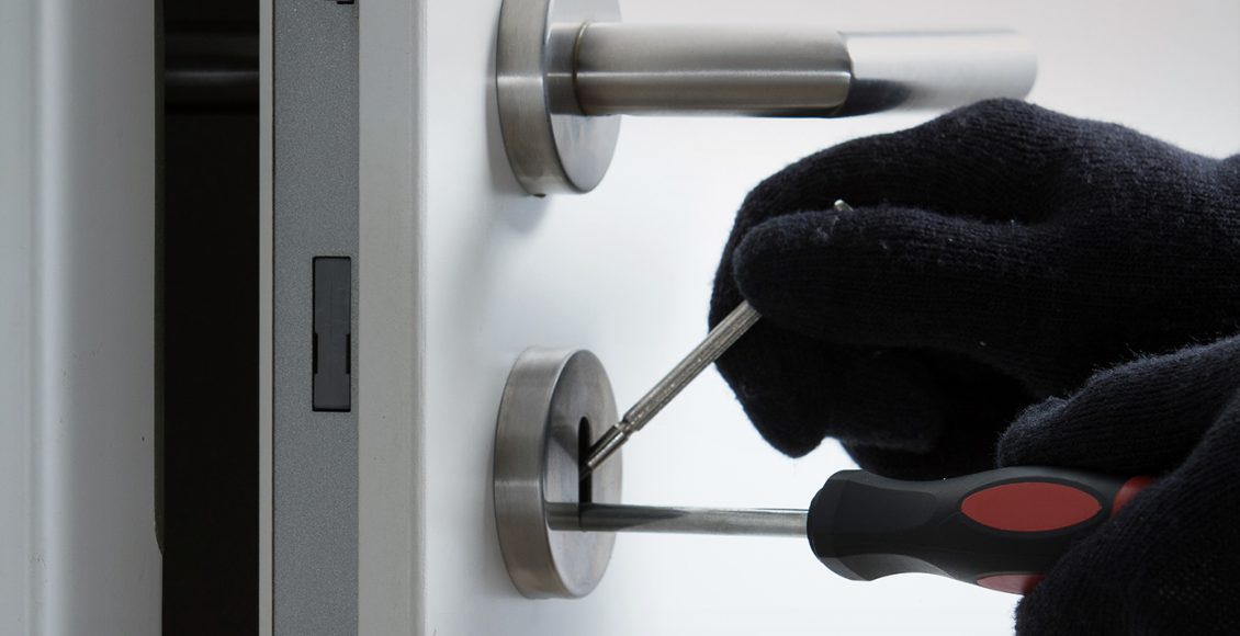 Μάνα-με-τον-14χρονο-γιο-της-προσποιούνταν-υπαλλήλους-εταιρείας-ενέργειας-και-εξαπατούσαν-ηλικιωμένους-στη-Θεσσαλονίκη