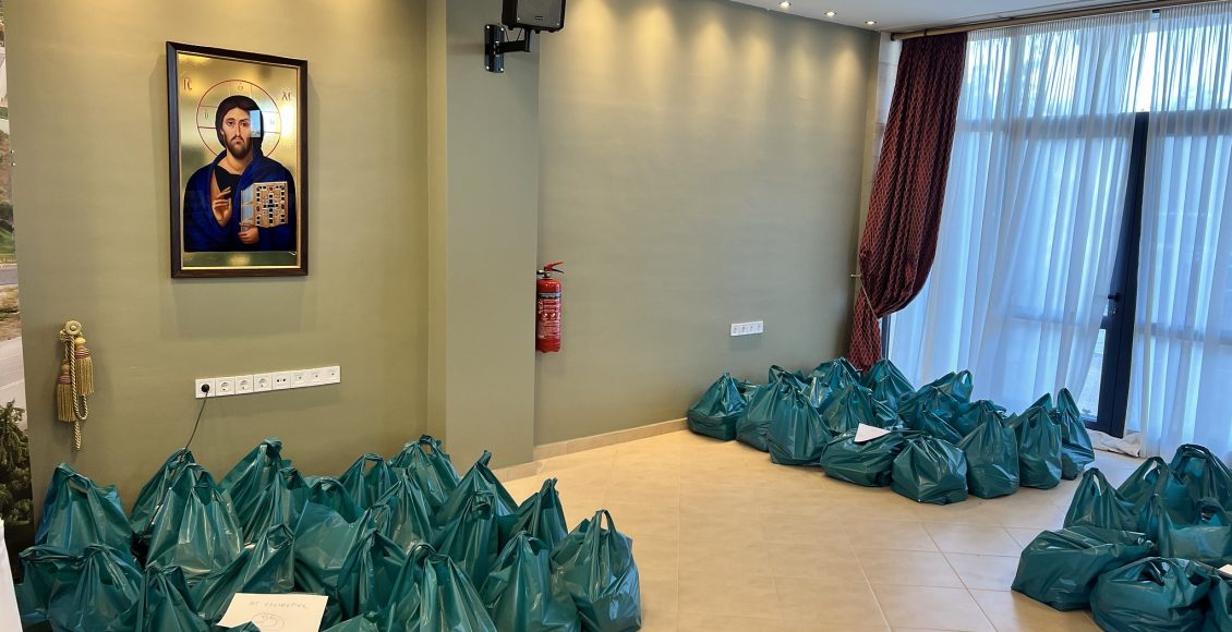 Διανομή-εκατοντάδων-Χριστουγεννιάτικων-δεμάτων-αγάπης-από-την-Ιερά-Μητρόπολη-Αλεξανδρουπόλεως