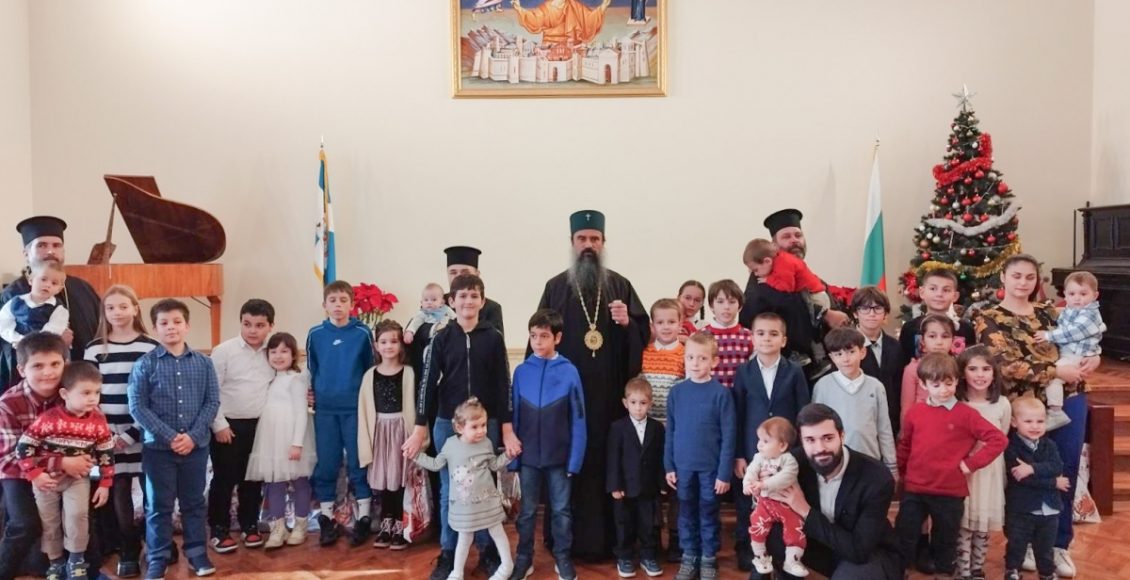 Παιδιά-κληρικών-έψαλλαν-τα-Χριστουγεννιάτικα-κάλαντα-στον-Πατριάρχη-Βουλγαρίας