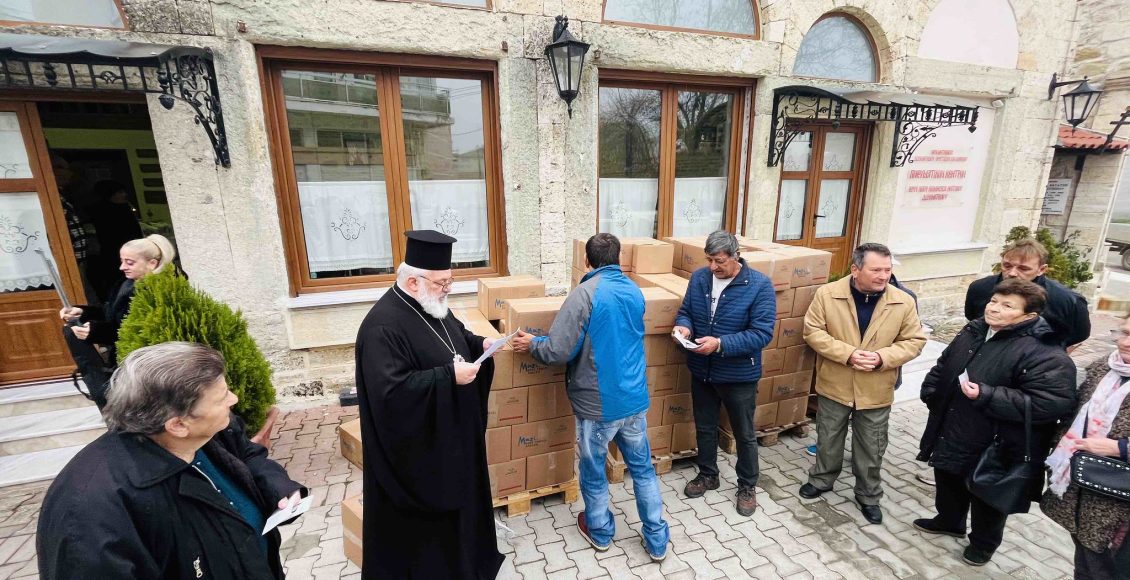 Διανομή-εκατοντάδων-δεμάτων-αγάπης-από-την-Ιερά-Μητρόπολη-Διδυμοτείχου-ενόψει-Αγίου-Δωδεκαημέρου
