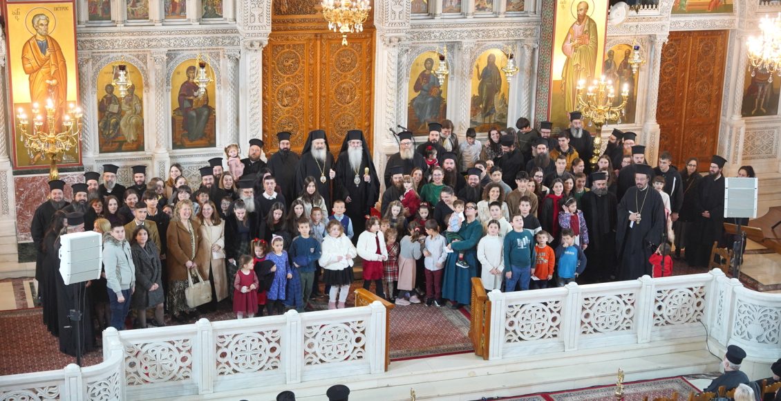 Χριστουγεννιάτικη-Εκδήλωση-από-το-Γραφείο-Νεότητος-της-Ιεράς-Μητροπόλεως-Πειραιώς