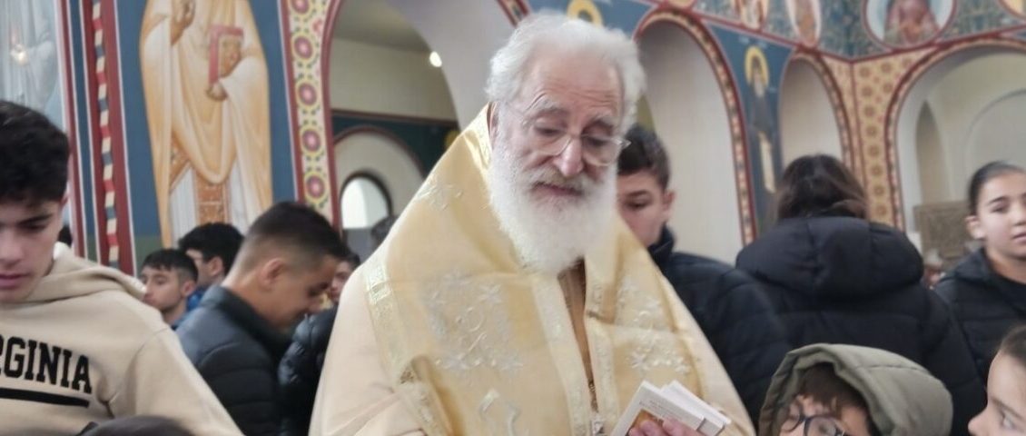 Θεία-Λειτουργία-για-τους-μαθητές-στον-Ιερό-Μητροπολιτικό-Ναό-Αρκαλοχωρίου