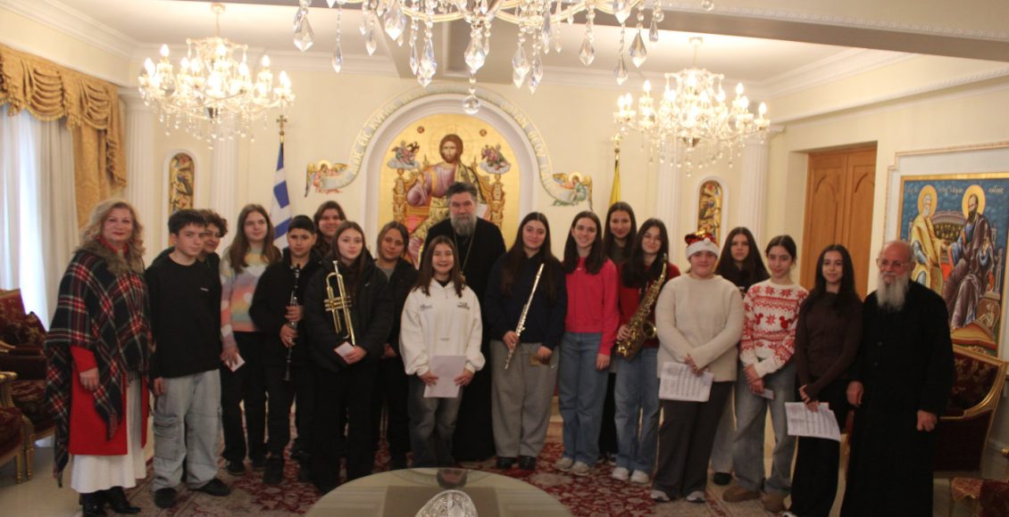 Καλαντιστές-των-Χριστουγέννων-«πλημμύρισαν»-για-μία-ακόμη-ημέρα-το-Επισκοπείο-Σερρών