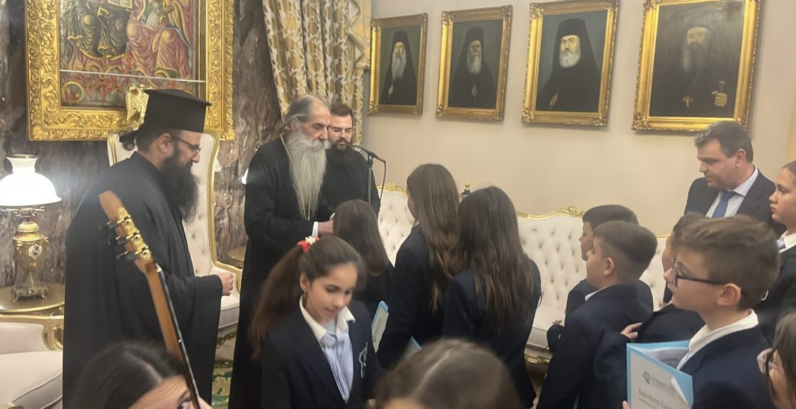 Χριστουγεννιάτικα-κάλαντα-και-τραγούδια-στον-Μητροπολίτη-Πειραιώς