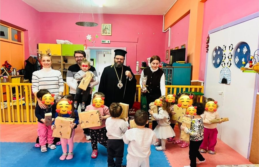 Ο-Μαρωνείας-Παντελεήμων-στους-Βρεφονηπιακούς-της-Μητροπόλεως-ενόψει-Χριστουγέννων