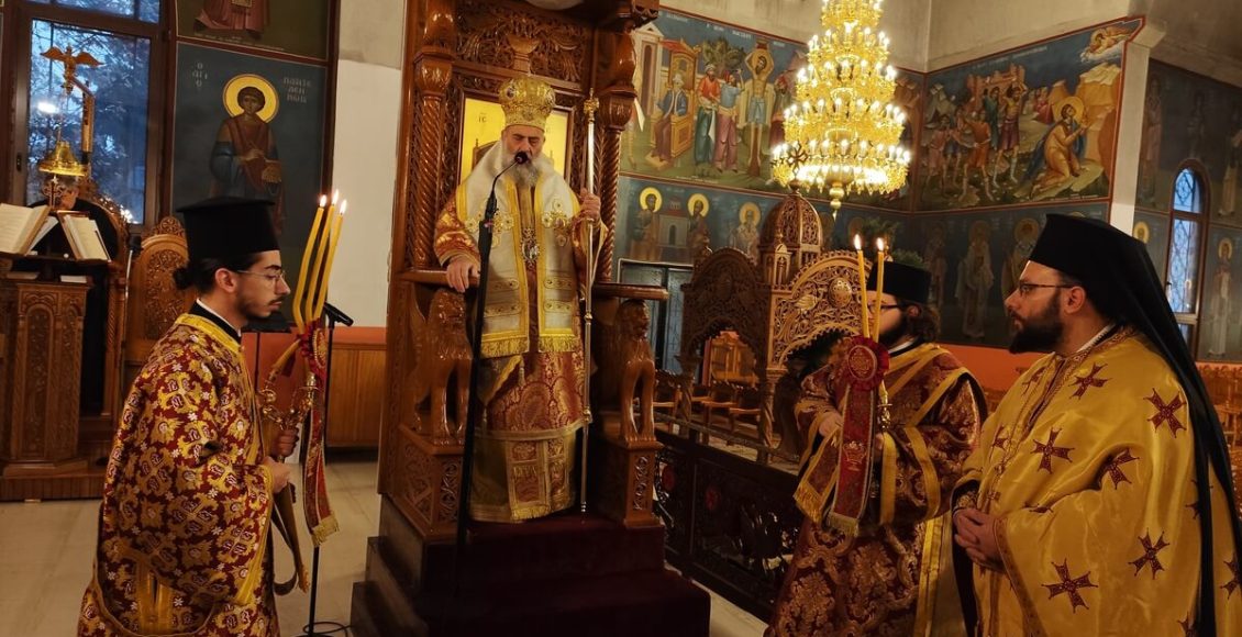 Θεία-Λειτουργία-με-τη-συμμετοχή-μαθητών-στον-ΙΝ.-Αγίου-Νικολάου-Καρδίτσης