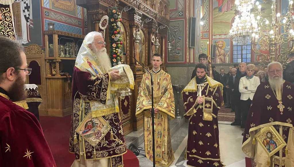 Δημητριάδος-Ιγνάτιος:-«Ας-γίνει-ο-Χριστός-το-δικό-μας-φωτεινό-ορόσημο»-–-Χριστούγεννα-στην-Ιερά-Μητρόπολη-Δημητριάδος