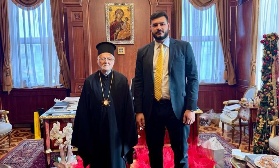 Εκπρόσωπος-της-ΑΕΚ-στο-Φανάρι-για-την-εορτή-των-Χριστουγέννων