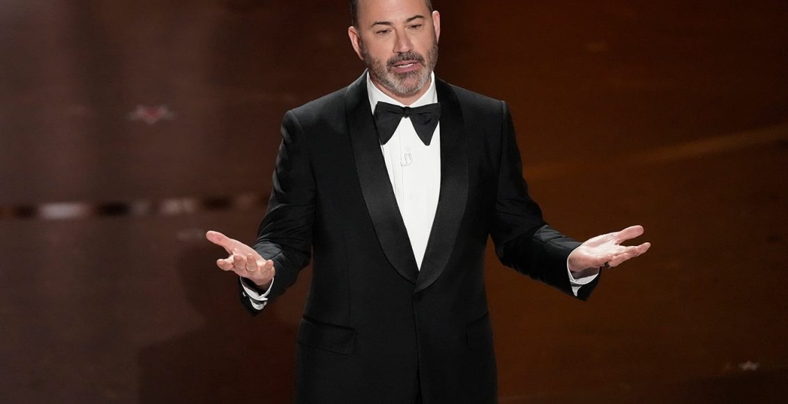 Τα-«καρφιά»-του-Τζίμι-Κίμελ-στον-Τραμπ:-Το-2025-ήταν-μια-πολύ-καλή-χρονιά-για-τον-φασισμό