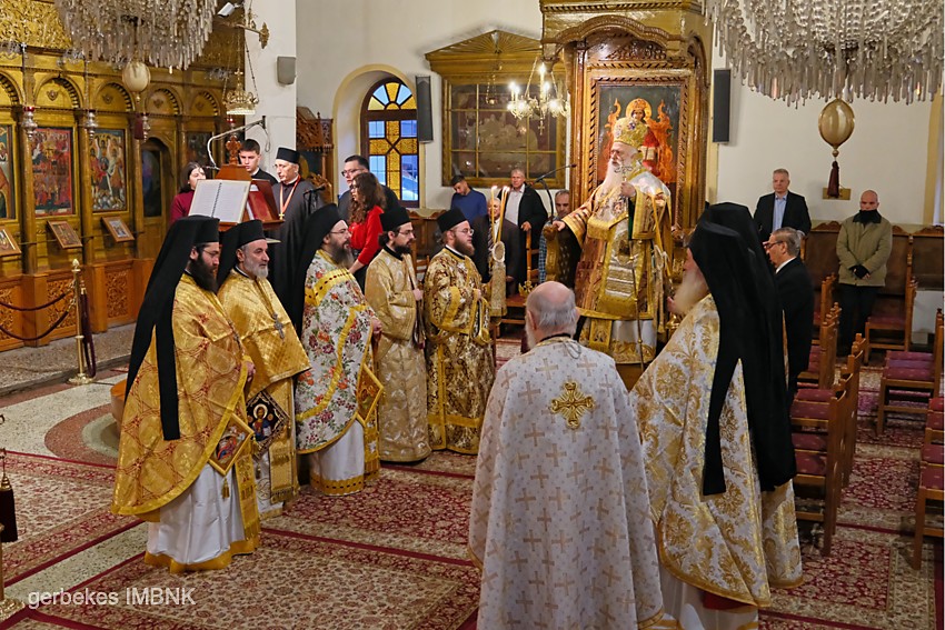 Η-εορτή-της-Συνάξεως-της-Υπεραγίας-Θεοτόκου-στη-Νάουσα-–-Υποτροφίες-σε-φοιτητές-από-το-Ίδρυμα-«Μ-Κ.-Πολιτισμού-ΠΑΝΤΑΝΑΣΣΑ»