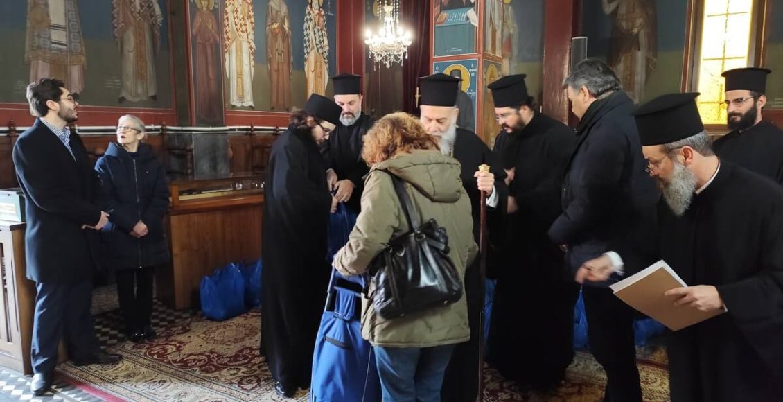 Η-Εκκλησία-δίπλα-στον-άνθρωπο:-διανομή-δεμάτων-«αγάπης»-ενόψει-Χριστουγέννων