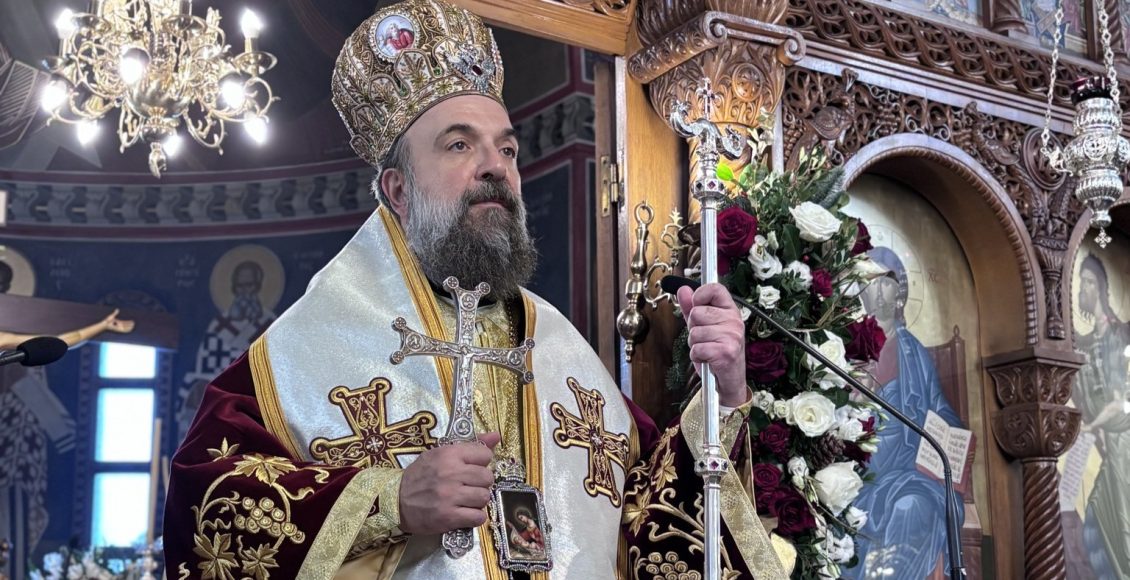 Θήρας-Αμφιλόχιος:-«Να-αφεθούμε-πλήρως-και-αδιακρίτως-στην-αγάπη-και-το-έλεος-του-Γεννηθέντος-Παιδίου»