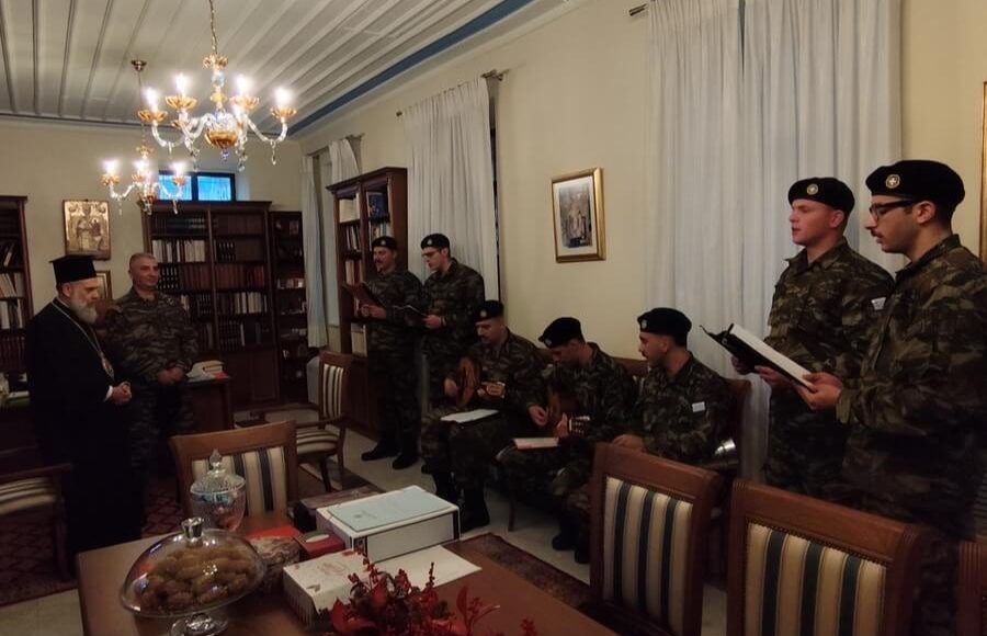 Ευχές-και-κάλαντα-από-στρατιώτες-του-ΚΕΣΝ-στον-Θεσσαλιώτιδος-Τιμόθεο-παραμονή-των-Χριστουγέννων