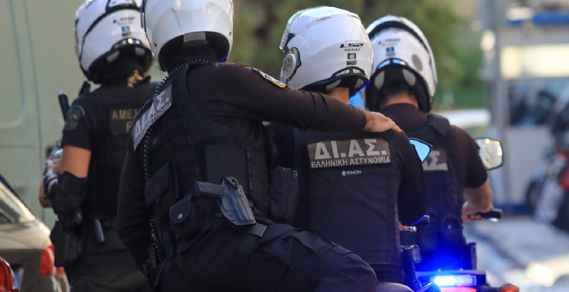 Συνελήφθη-36χρονος-οδηγός-οχήματος-στο-κέντρο-της-Αθήνας-που-είχε-στην-κατοχή-του-πιστόλι