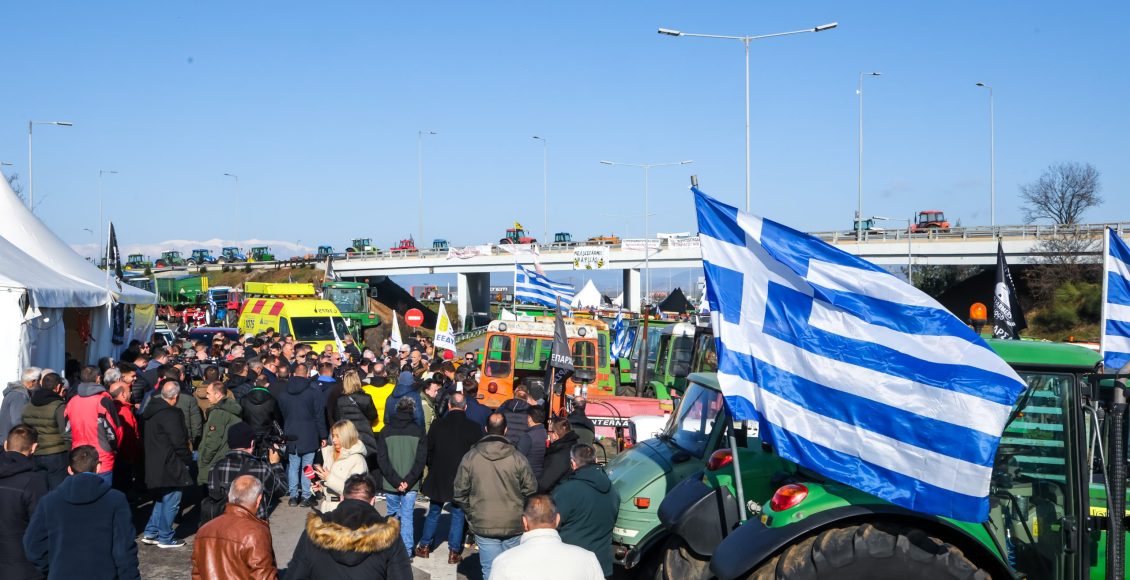 Τη-Δευτέρα «κόβουν»-την-Ελλάδα-στα-δύο-οι-αγρότες –-14-μπλόκα-και-4-αγροτικοί-σύλλογοι-λένε-«ναι»-σε-διάλογο-με-την-κυβέρνηση-–-ertnews.gr