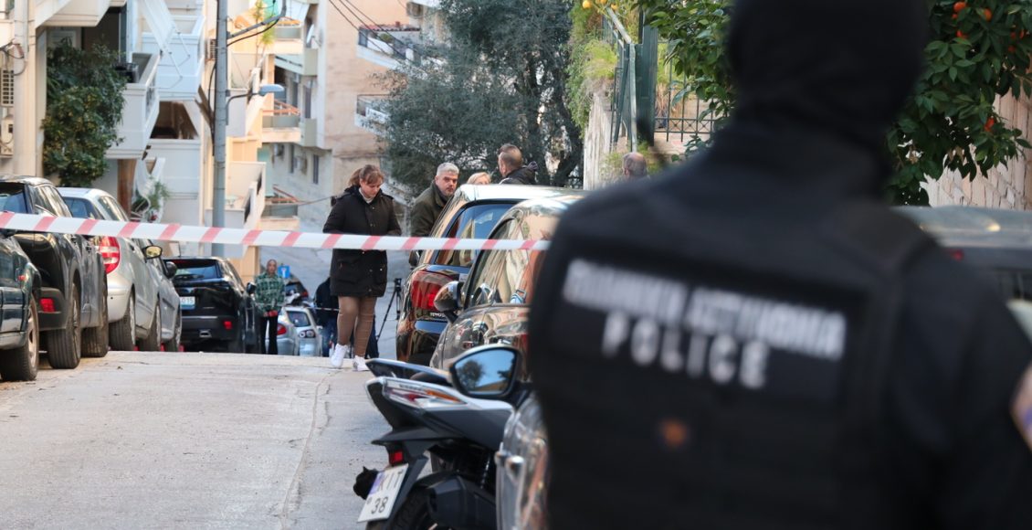 Μάχη-δίνει-η-67χρονη-μετά-τη-μαχαιριά-του-συζύγου-της-στου-Γκύζη-–-Το-σημείωμα,-ο-καβγάς-και-τα-τελευταία-λεπτά-του-ζευγαριού