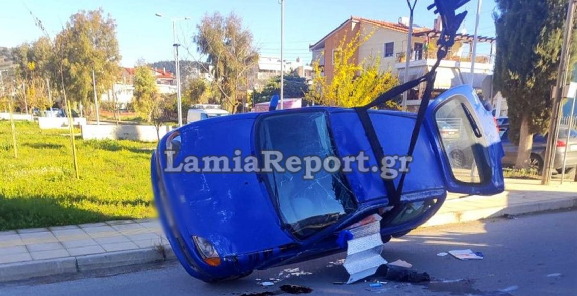 Σοβαρό-τροχαίο-στη-Λαμία:-Οδηγός-παραβίασε-στοπ-και-εμβόλισε-άλλο-ΙΧ-που-έφερε-τούμπες-μέσα-στην-πόλη